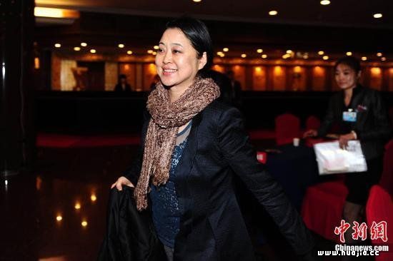 倪萍画作拍出6.45万 曝均价已超很多一线画家